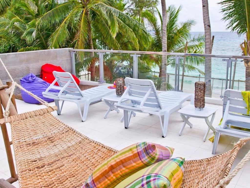 บี ปอด โฮเต็ล Hotel Manoc-Manoc ภายนอก รูปภาพ